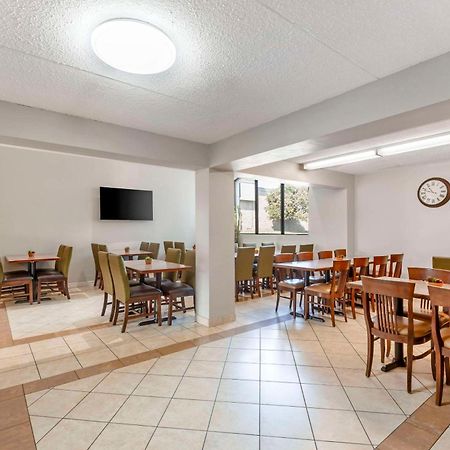 Quality Inn Peterborough Bagian luar foto