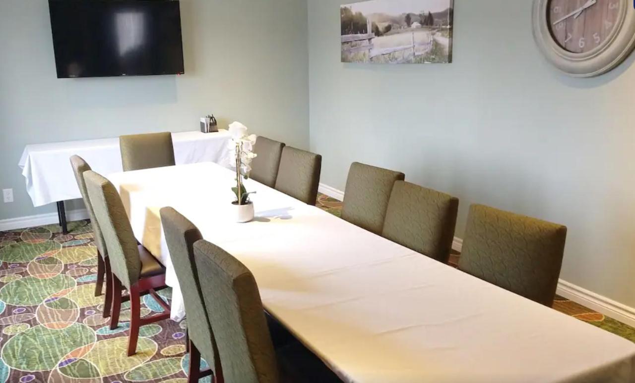 Quality Inn Peterborough Bagian luar foto