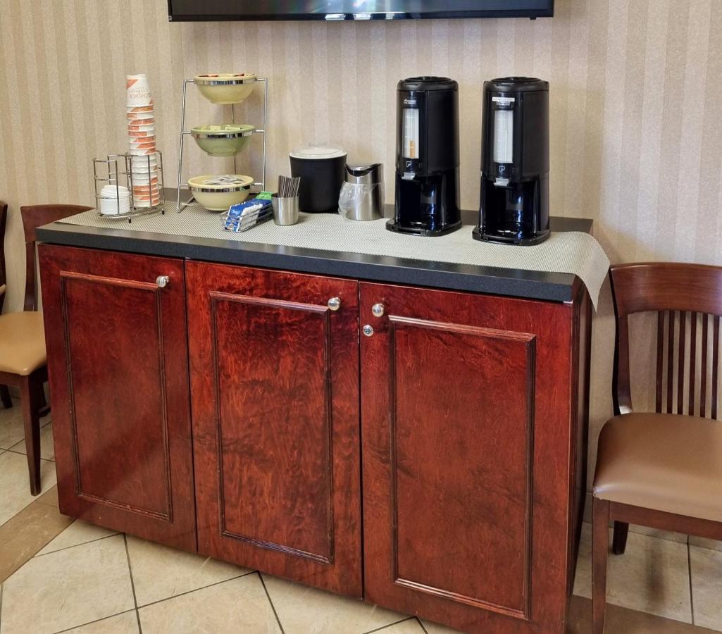 Quality Inn Peterborough Bagian luar foto