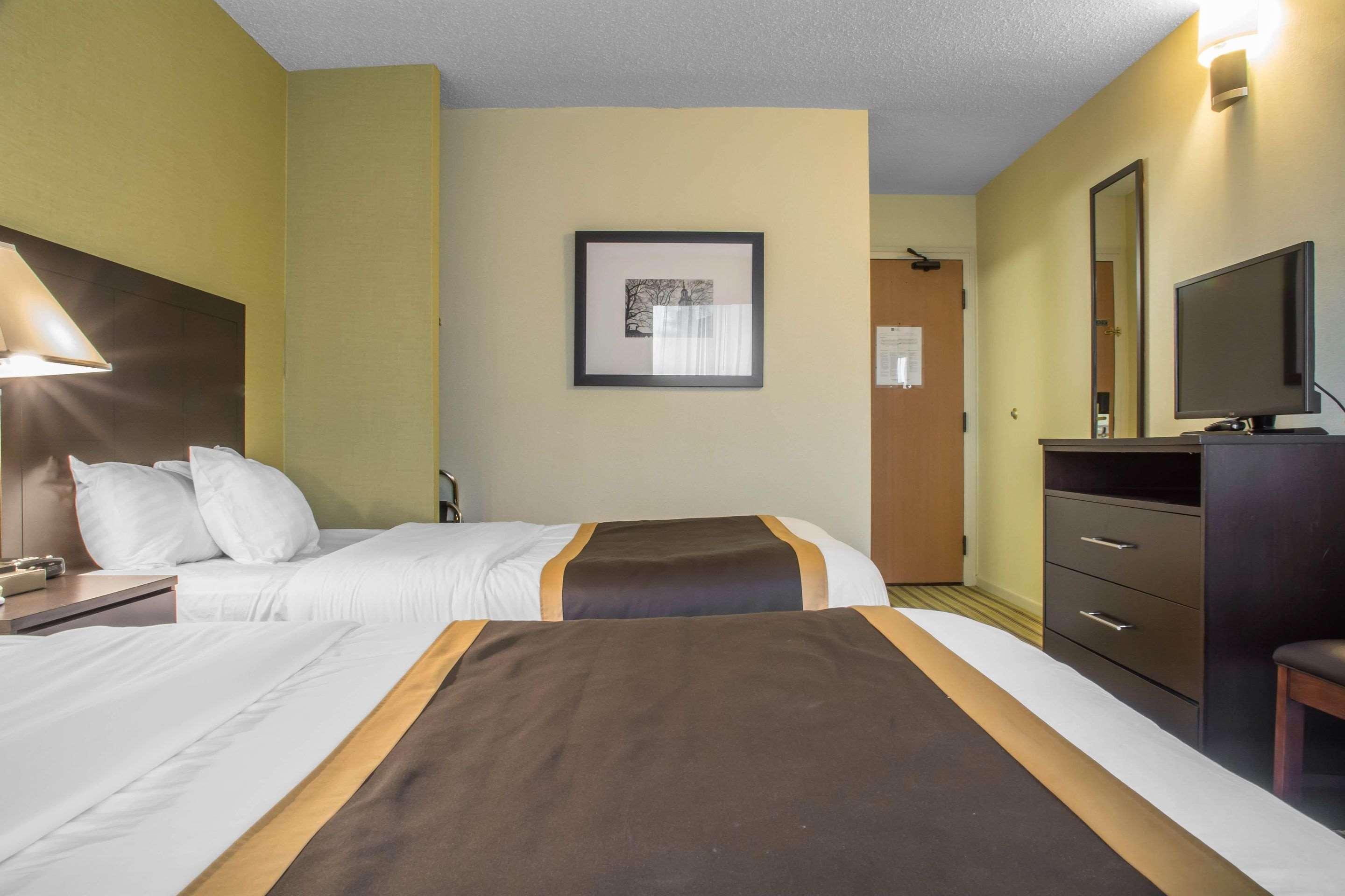 Quality Inn Peterborough Bagian luar foto