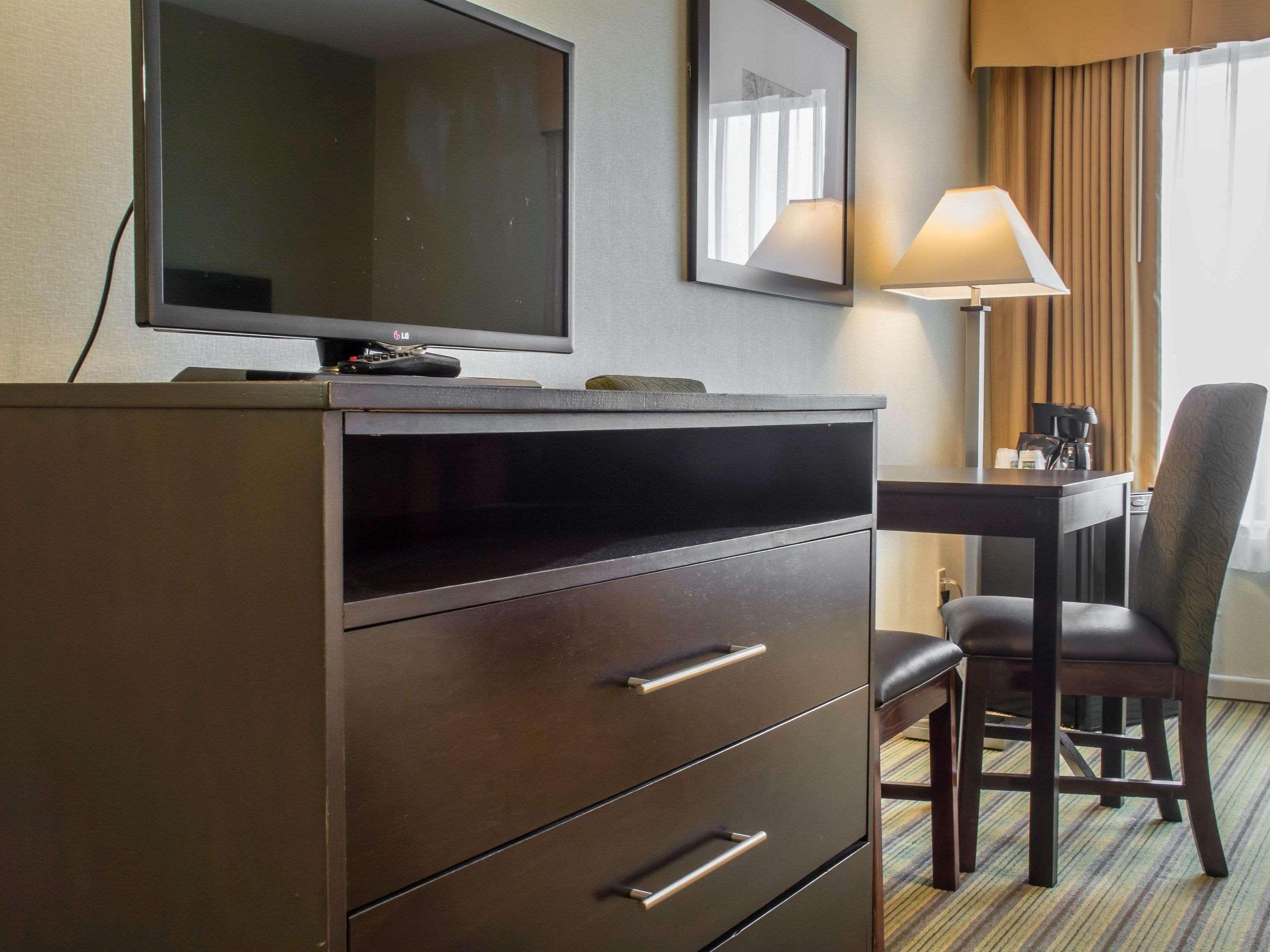 Quality Inn Peterborough Bagian luar foto