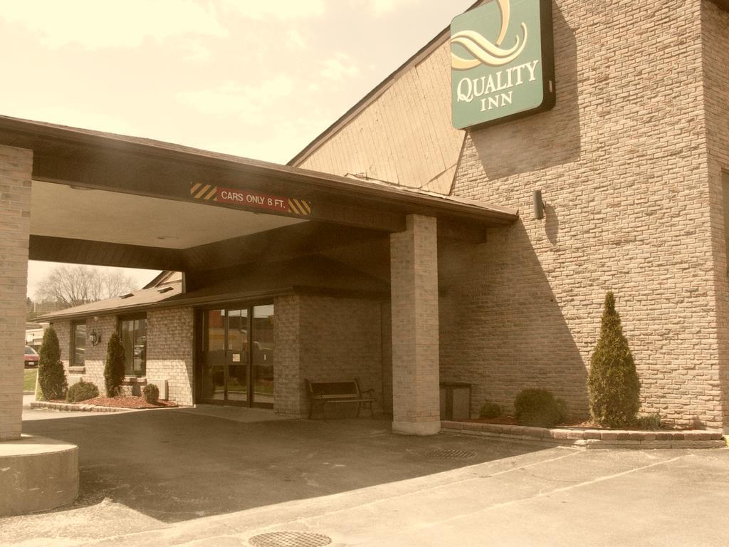 Quality Inn Peterborough Bagian luar foto