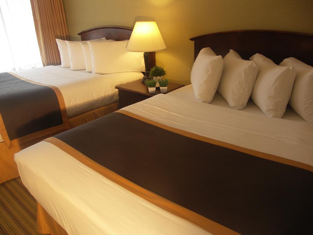 Quality Inn Peterborough Bagian luar foto