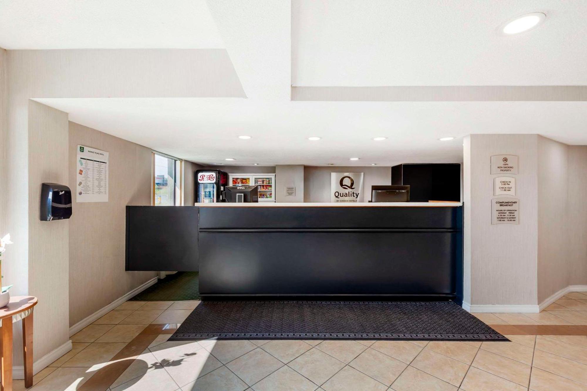 Quality Inn Peterborough Bagian luar foto
