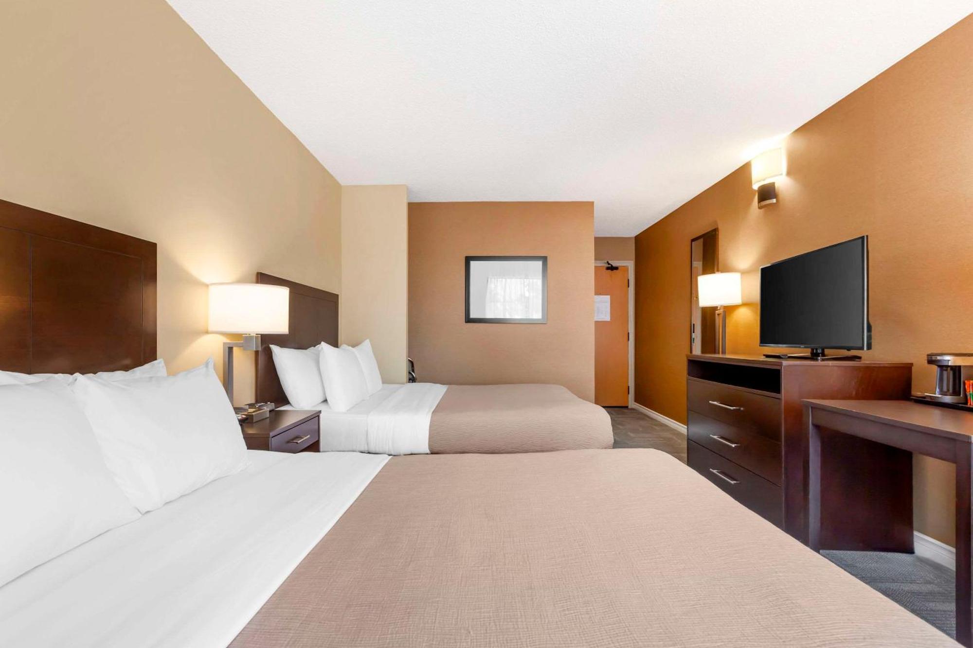 Quality Inn Peterborough Bagian luar foto