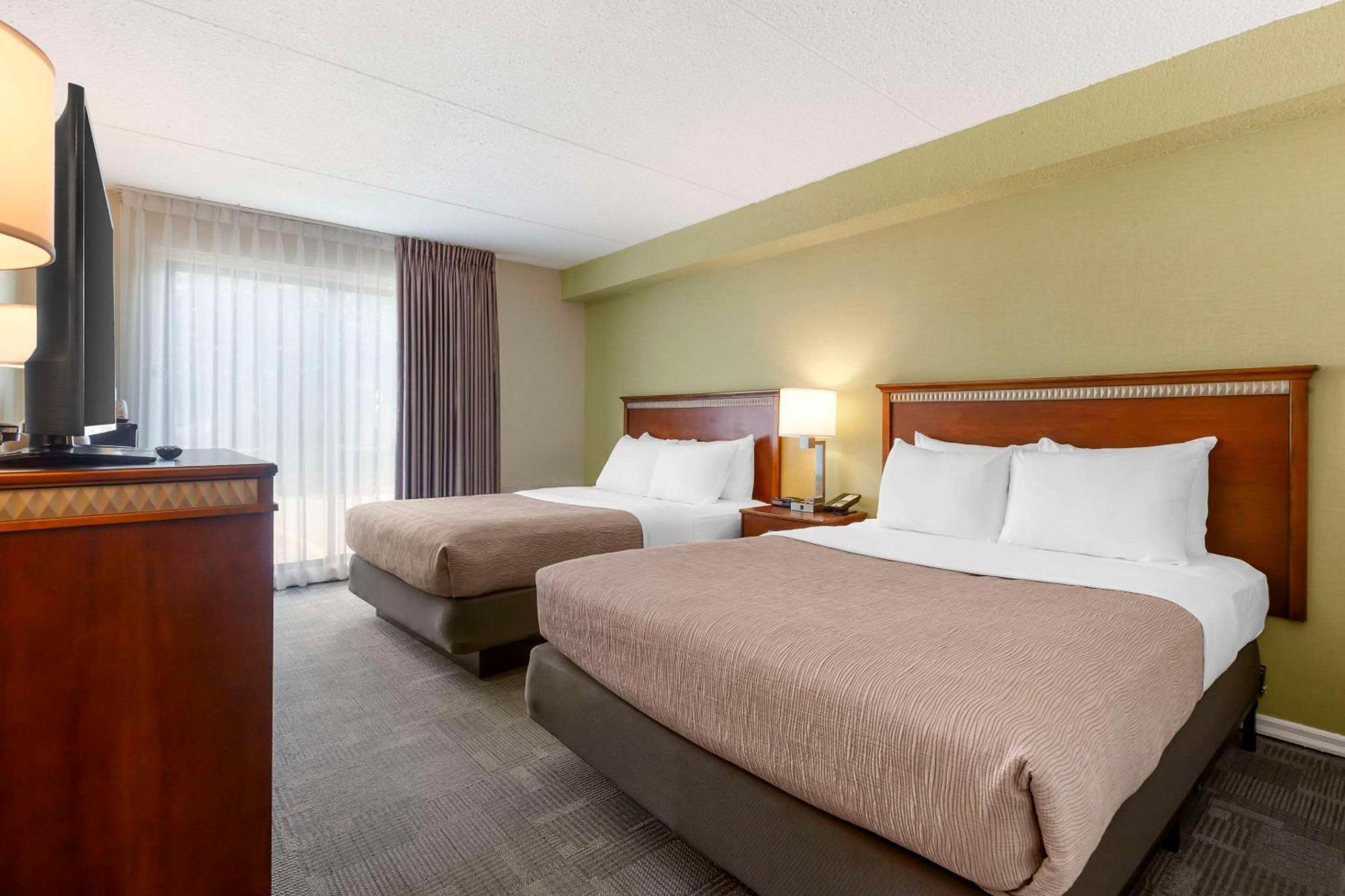 Quality Inn Peterborough Bagian luar foto