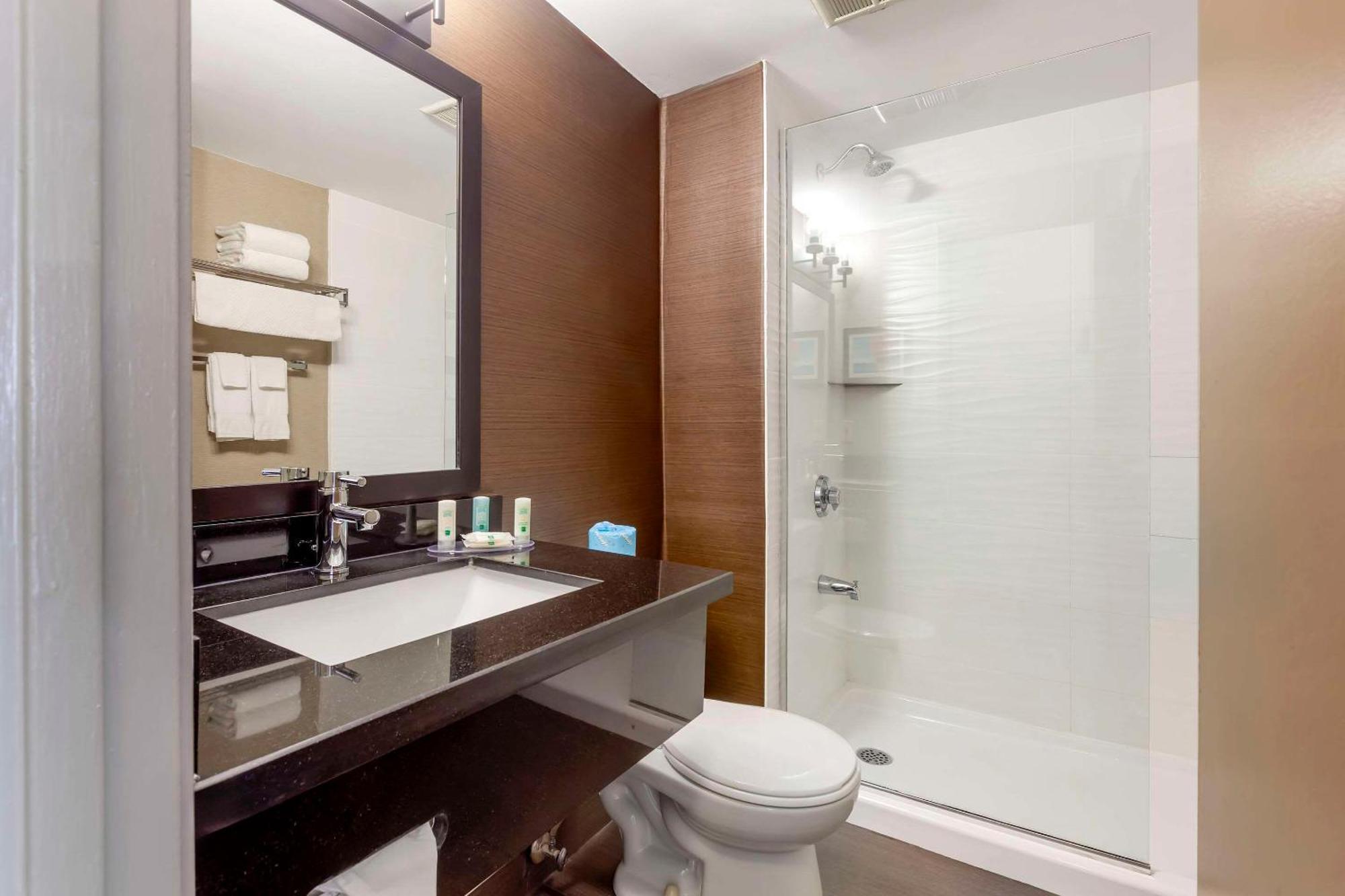Quality Inn Peterborough Bagian luar foto